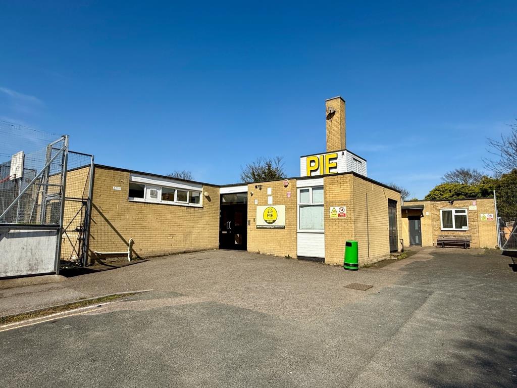 Lot: 32 - TWO SINGLE STOREY BUILDINGS, OPEN AIR SPORTS COURT AND PARKING AREA ON ALMOST AN ACRE PLOT WITH POTENTIAL - Rear building